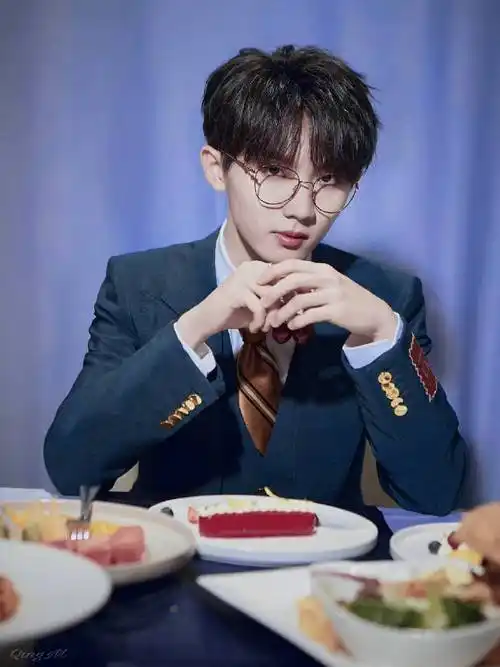 请把眼镜焊死在脸上