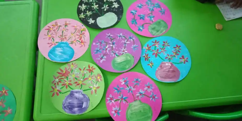 孙远幼儿园大班水粉画展示