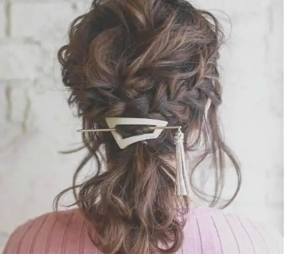 中长发这样扎才好看,扎出慵懒时尚的造型,你学会了吗!