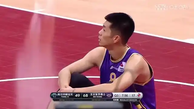 太过了!王子瑞假摔被吹,助教将他骂成"孙子",怒目而视险动手