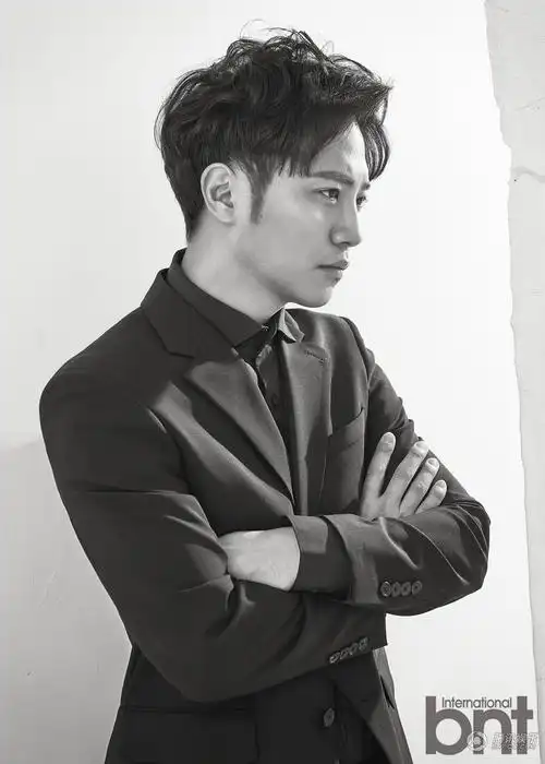 晋久脱下军装变型男 演绎西装时尚写真图片[10/16]_明星_美桌网