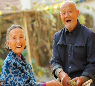 柳岸走过极品老爸老妈散文