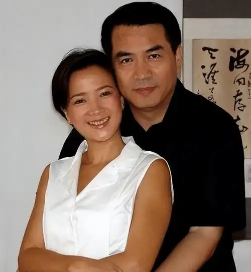 演员廖京生:曾是暖气片厂炉工,再婚妻子患脑瘤,如今怎么样了?