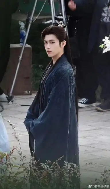 没看出来陈飞宇还挺适合古装的,宜古宜今的,挺帅的|陈飞宇_新浪新闻