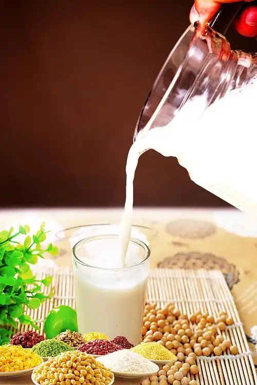 简约简洁磨盘现磨豆浆海报背景素材