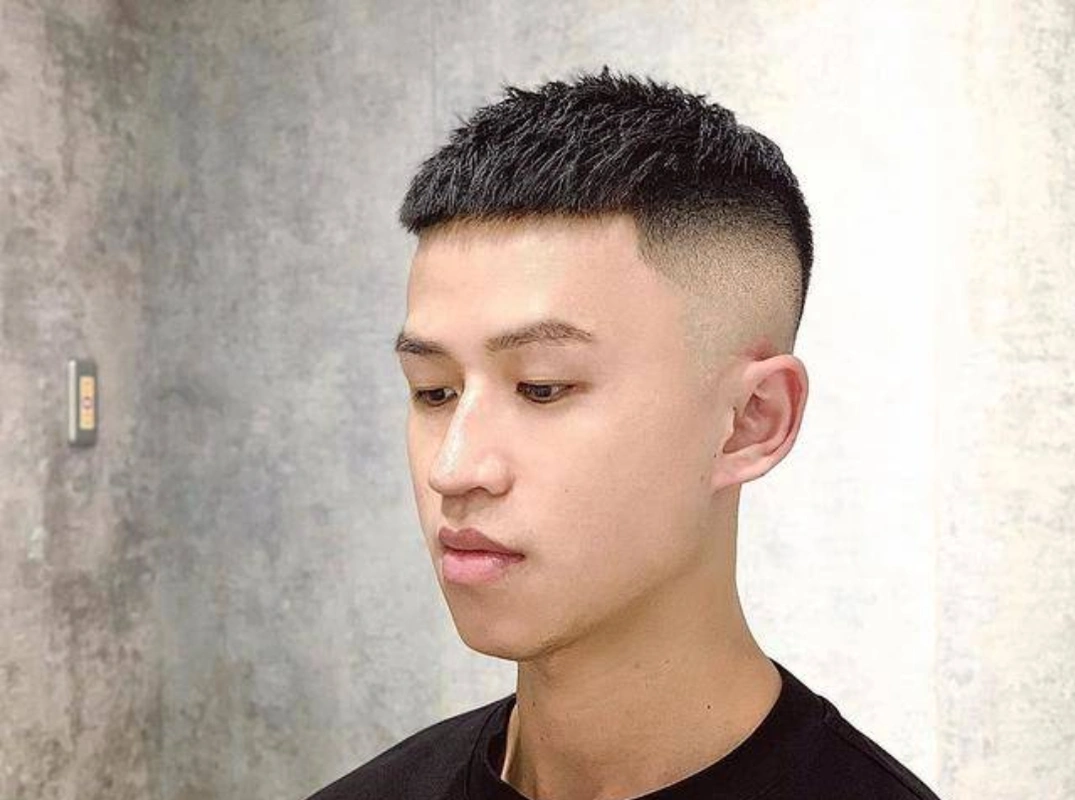 男发无论怎么剪,两侧铲短依然是主流,清爽时尚显精神_发型