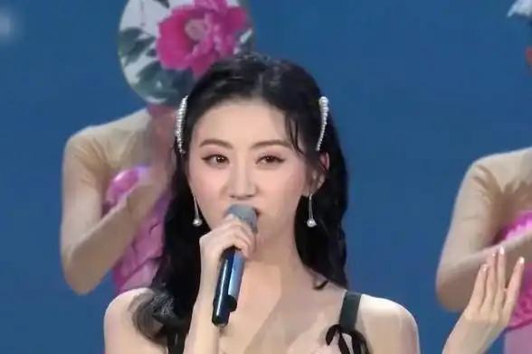 景甜连登央视春晚和元宵晚会,当初为了周杰伦差点去当歌手