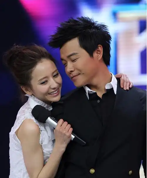 陈思诚全公司泰国年会团建,佟丽娅,刘昊然,文咏珊都在!