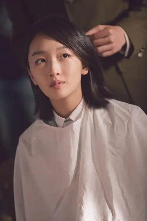 麻雀菜鸟特工周冬雨为爱奋不顾身