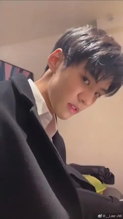 求告知是学生的抖音帅哥