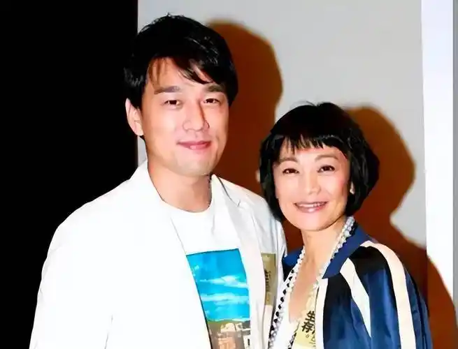 王耀庆的妻子郭晏青:丈夫成名背后有泪有痛,每月探班虽累但幸福_表演