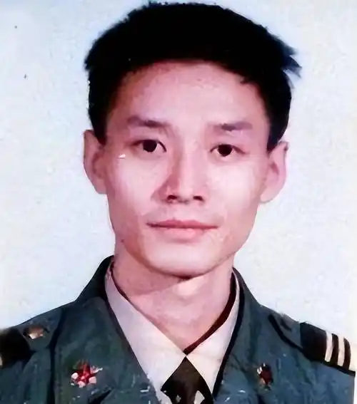 演员田小洁:当过汽修工,28岁考中戏,离婚后娶江珊,他凭啥?