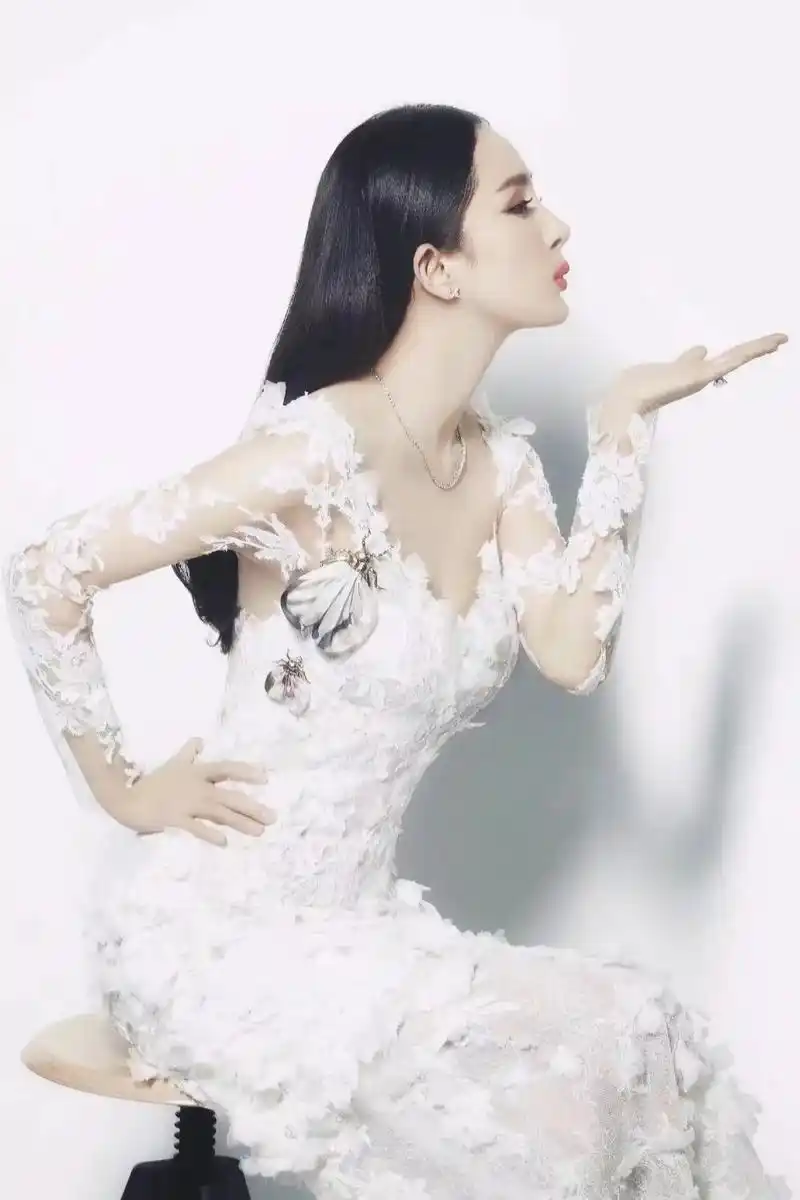 杨幂 #婚纱造型 #向全世界安利杨幂 @抖音小助手 每一套 - 抖音