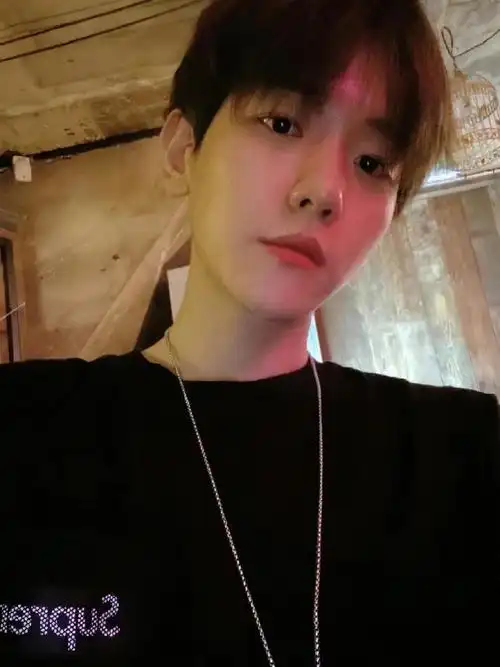 边伯贤的女友视角水灵灵的来喽92