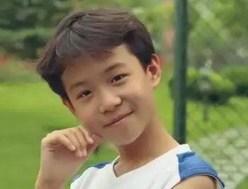 饰演小白景琦用牛黄喂鱼的小演员是谁,有没有照片(不是王冰)