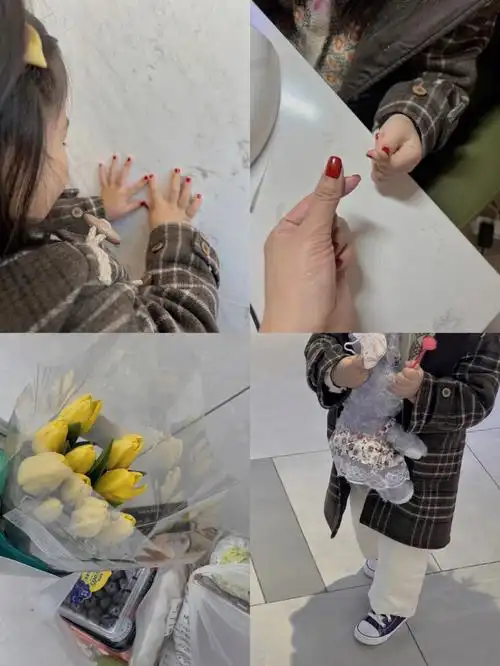年前答应99要做新年红指甲一直忙没时间去总算兑现承诺小朋友高兴得