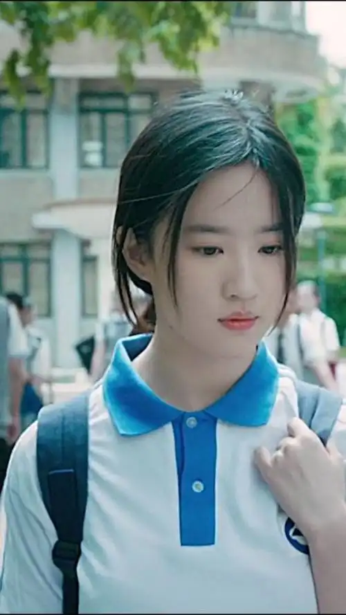 原来你还在这里,刘亦菲,看看国产校服穿在神仙姐姐身上就是不一样