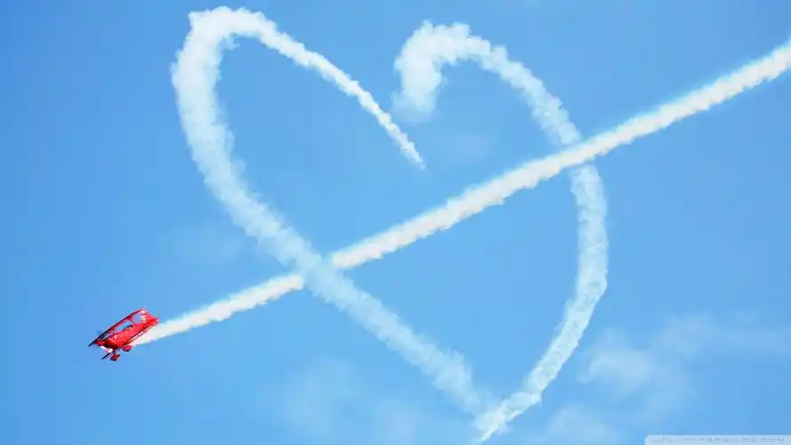 唯美浪漫心形云朵桌面壁纸图片