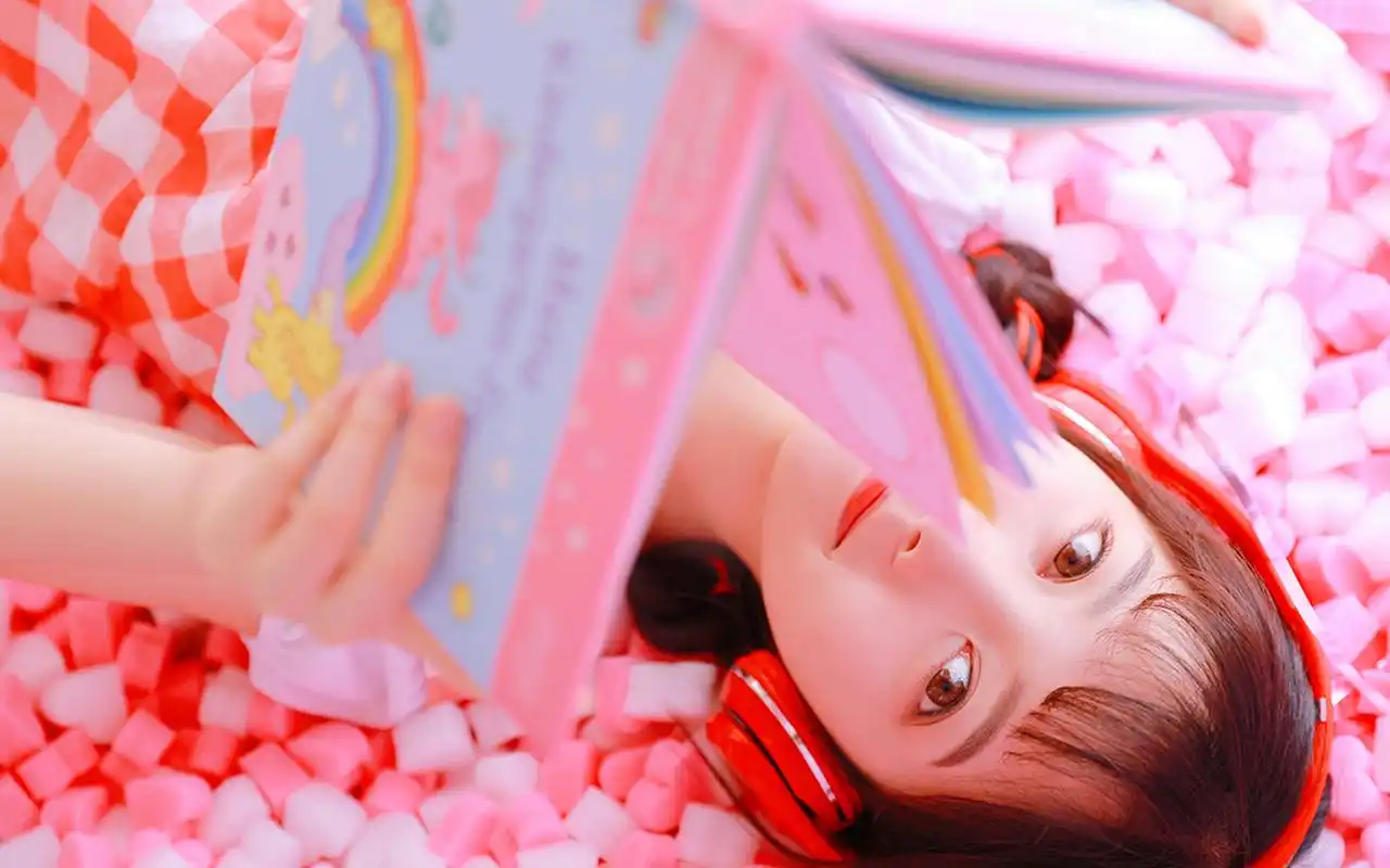 粉嫩日系可爱小萝莉美女甜美高清桌面壁纸