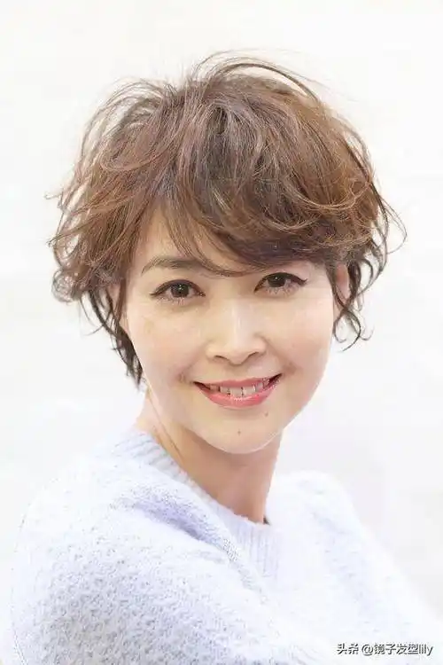 女人过了40岁,看看这三种短发,时尚显年轻_女性_发型