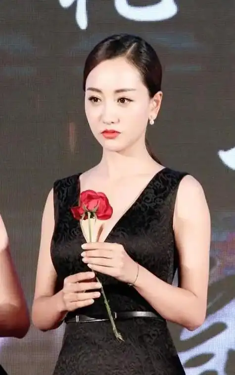 身高不够身材来凑杨蓉的身材就是她最犀利的武器