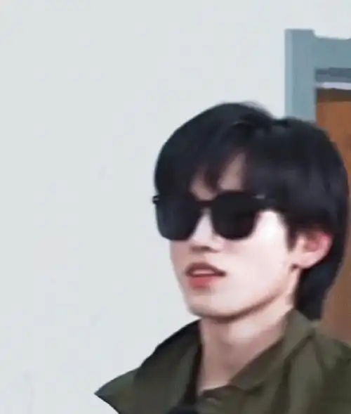 宋亚轩头像今日份港风轩哥