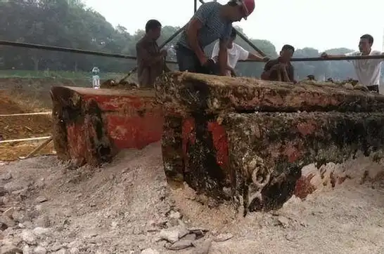 54年苏州挖出一古墓女尸身上趴着一只发光金蝉价值9个亿