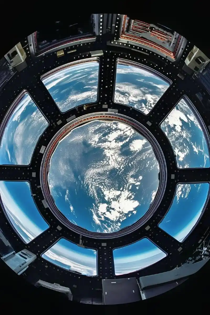 "穹顶之上,俯瞰地球"