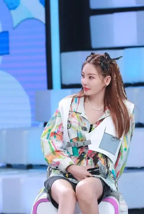 张雨绮快乐大本营舞台照合集