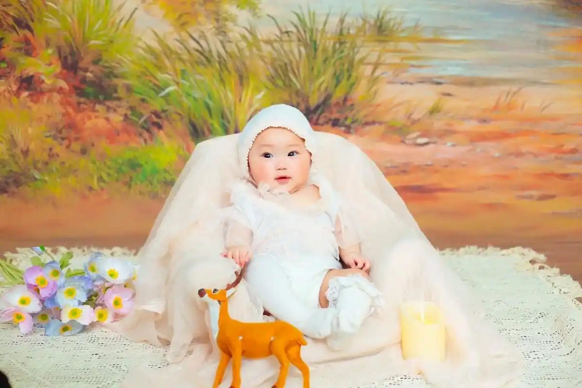 文案:迟到的百天照〇 我频繁记录着你的成长