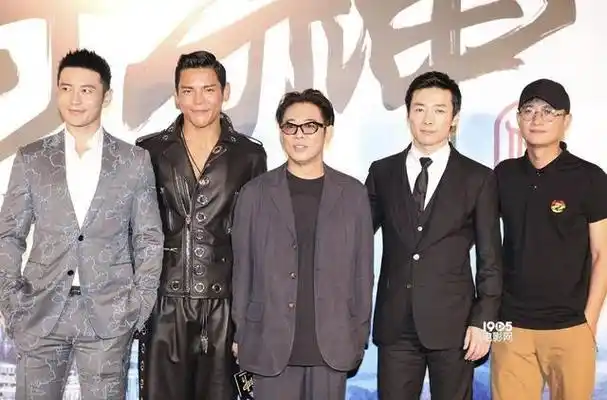 创办了一家娱乐公司,邀请了刘德华,李连杰等众多大佬与向佐合作演出