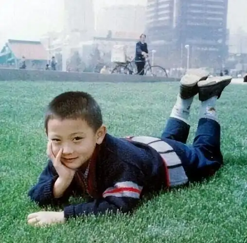 回顾善良的黄子韬成名后不忘聋哑的发小高薪聘请他当助理