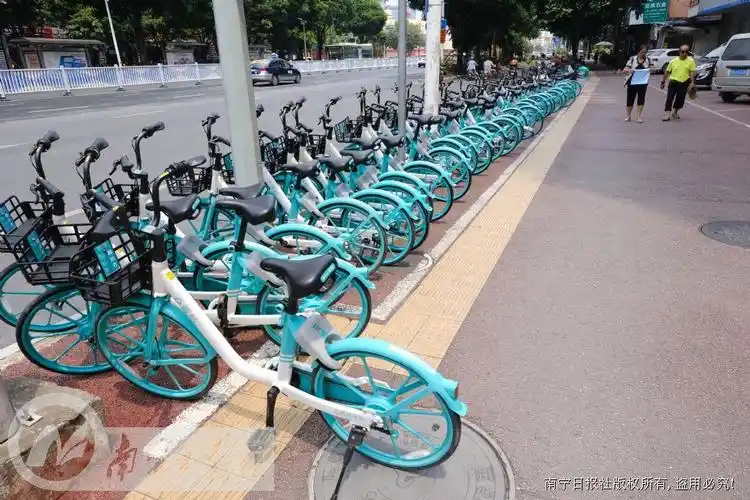 没有通过南宁市相关部门青桔共享单车记者从南宁市城管综合执法局获悉