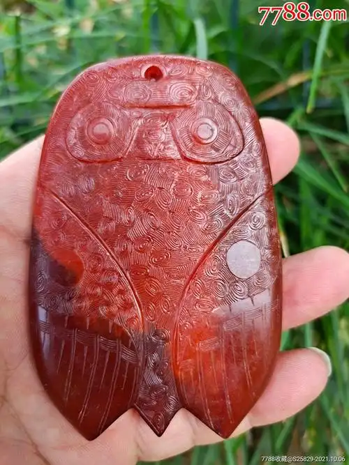 旧藏良渚红玉蝉佩