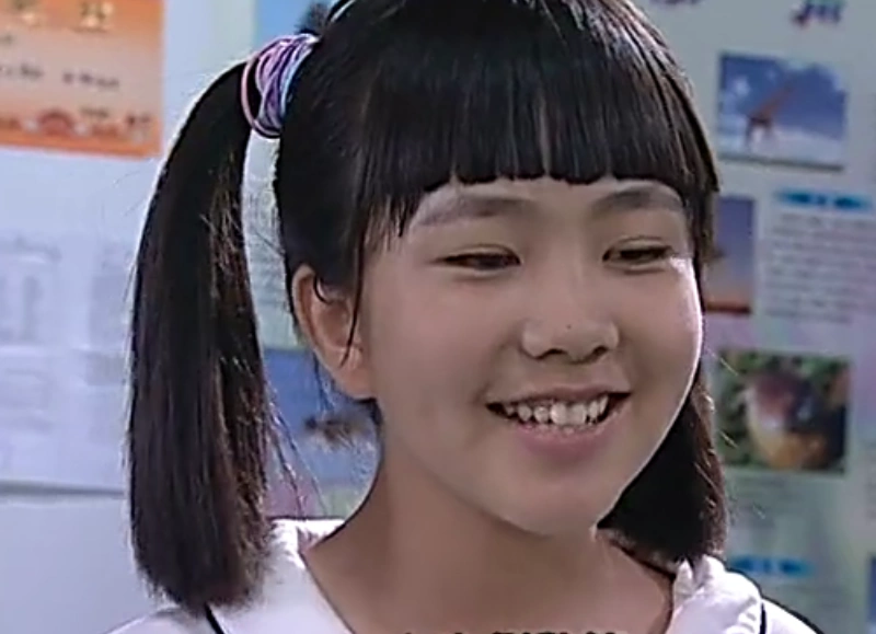 还记得《家有儿女》里的"朵朵"吗?如今长大,颜值不输杨紫