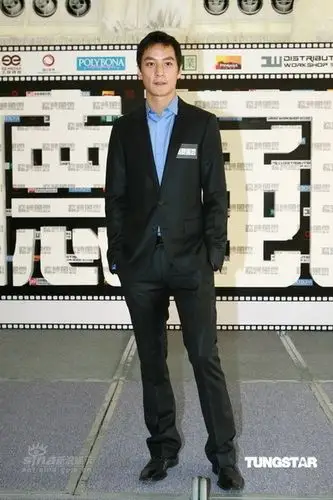 图文:《窃听风云》开机-吴彦祖帅气西装