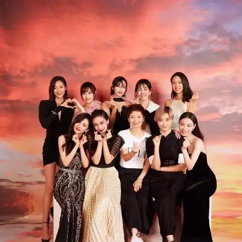 杨幂唐嫣同框全程只和baby说话谁和谁的关系最好一目了然