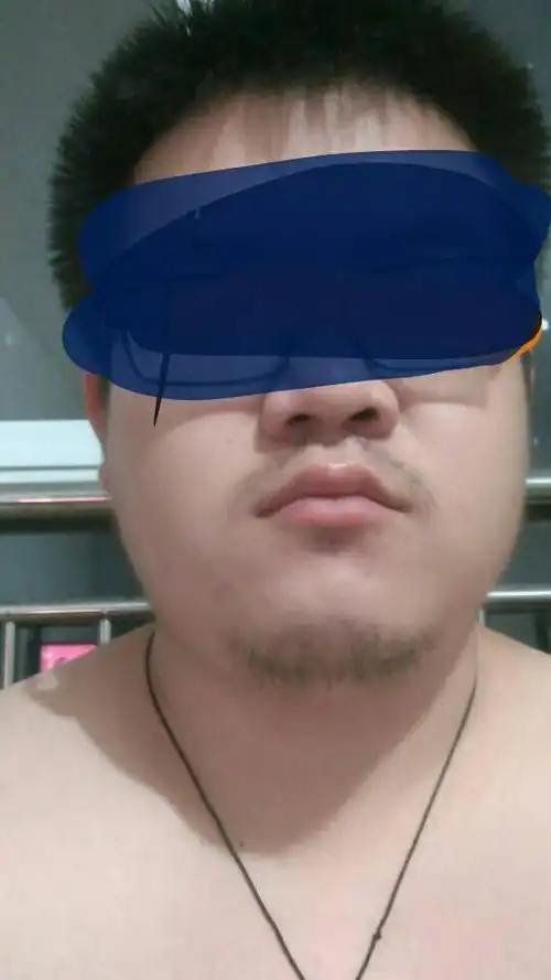 圆形脸应该怎么留胡须好看啊?