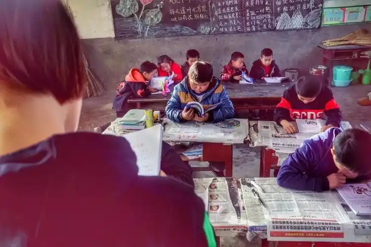 80后校长走家串户,只为让更多孩子有学可上