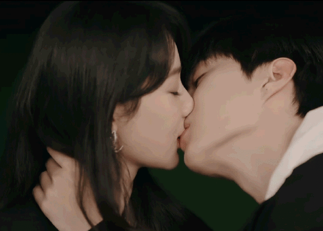 杨紫范丞丞吻戏