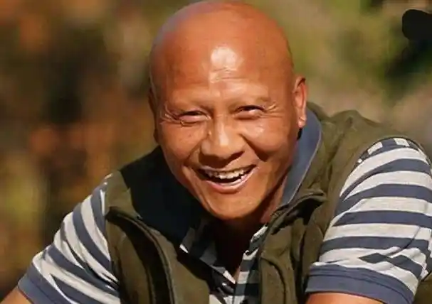 计春华总是以光头形象出现在镜头中,因为眼神凌厉加上饰演的反派角色