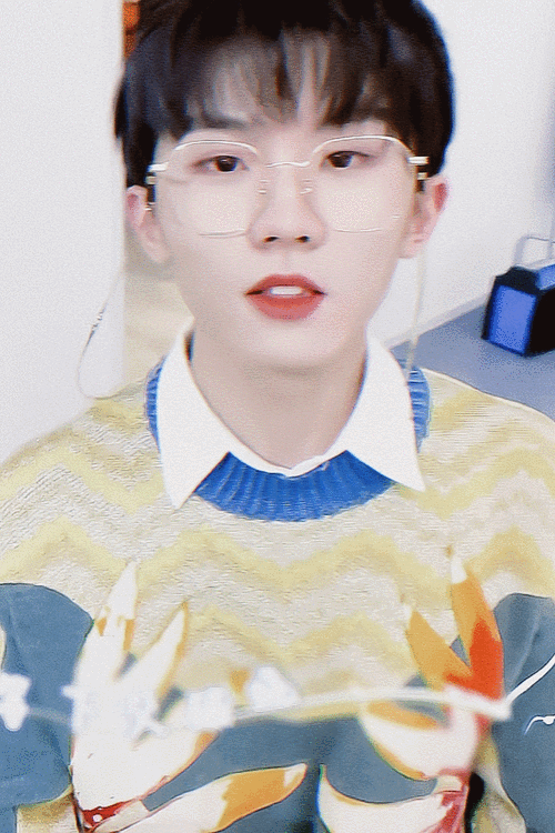 马嘉祺金丝眼镜合集小马这与生俱来的苏感啊