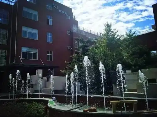 校园名片 | 探访《小别离》拍摄地,这所有着110年历史的中学为何屡屡