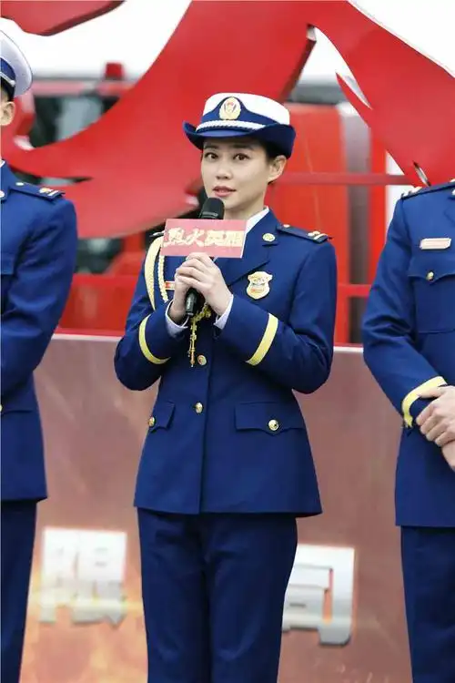 谭卓黄晓明演绎消防夫妇 《烈火英雄》致敬最美逆行者