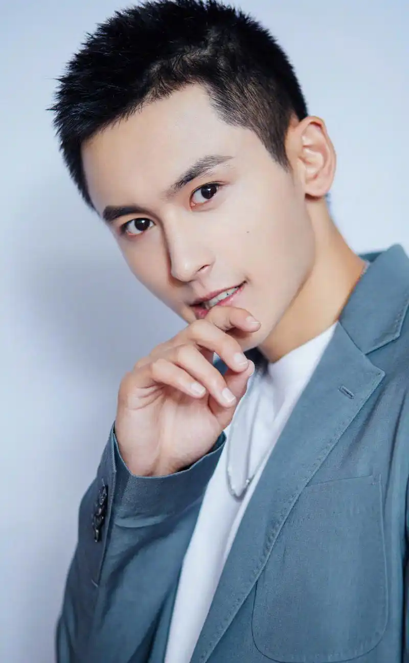 张哲瀚图片 张哲瀚帅气活动照图片