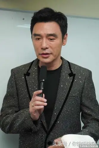 钟镇涛65岁杜德伟56岁 为什麼香港的男明星都不会老呢!