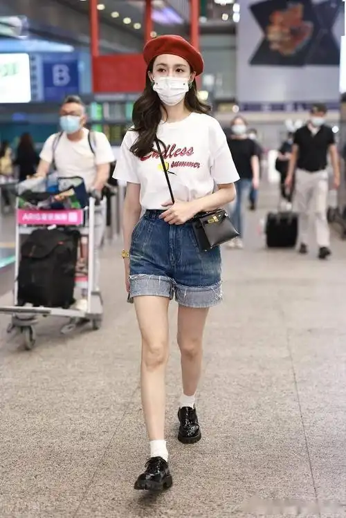 2021年8月8日,北京,沈梦辰现身机场.