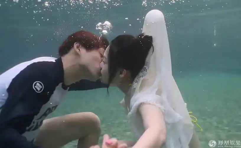翘臀太抢镜李沁魏大勋水下拥吻激情浪漫