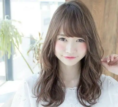 女生剪中长发碎发型图片做碎发发型能展现优势就成功一半