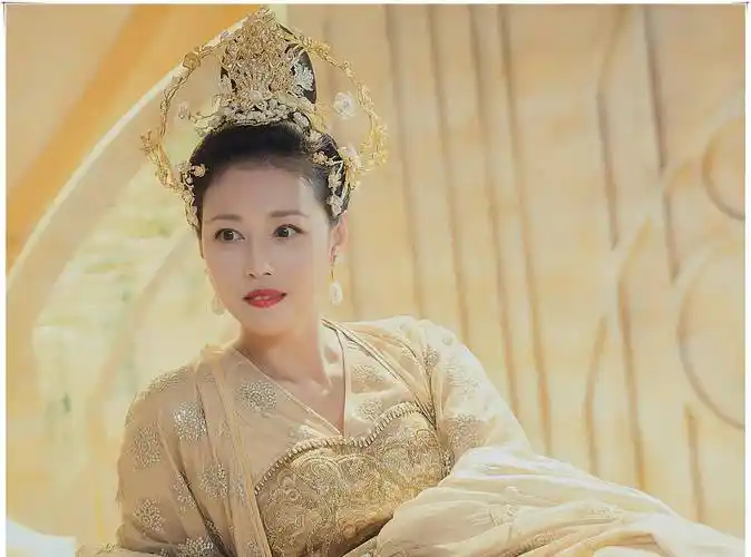 "最美周芷若"被催婚,霸气回怼:你管得着吗_周海媚_因为_网友